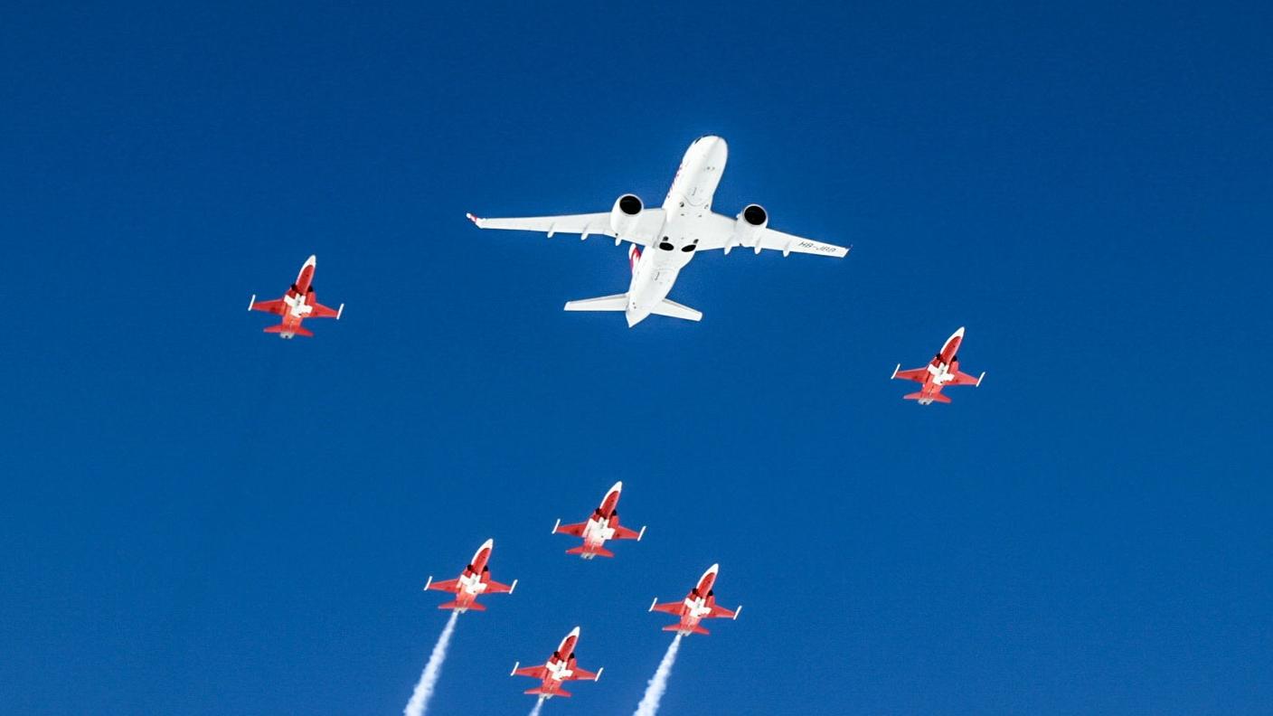 Patrouille Suisse scorta Swiss