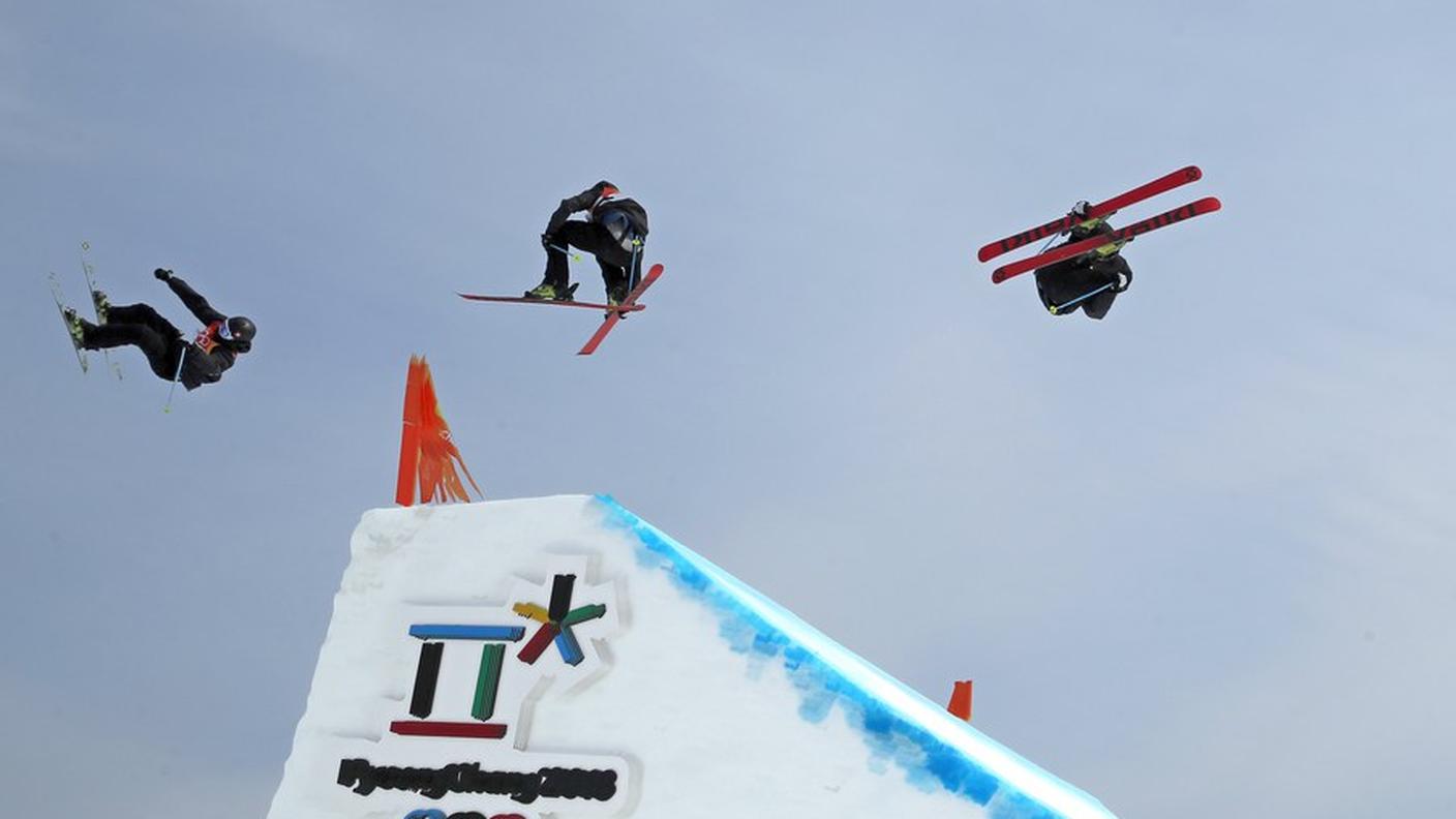 Foto a multi esposizione di un salto di Ragettli
