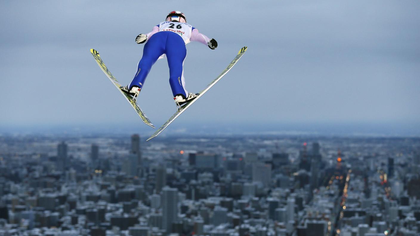 Salto con vista sulla città dell'Hokkaido