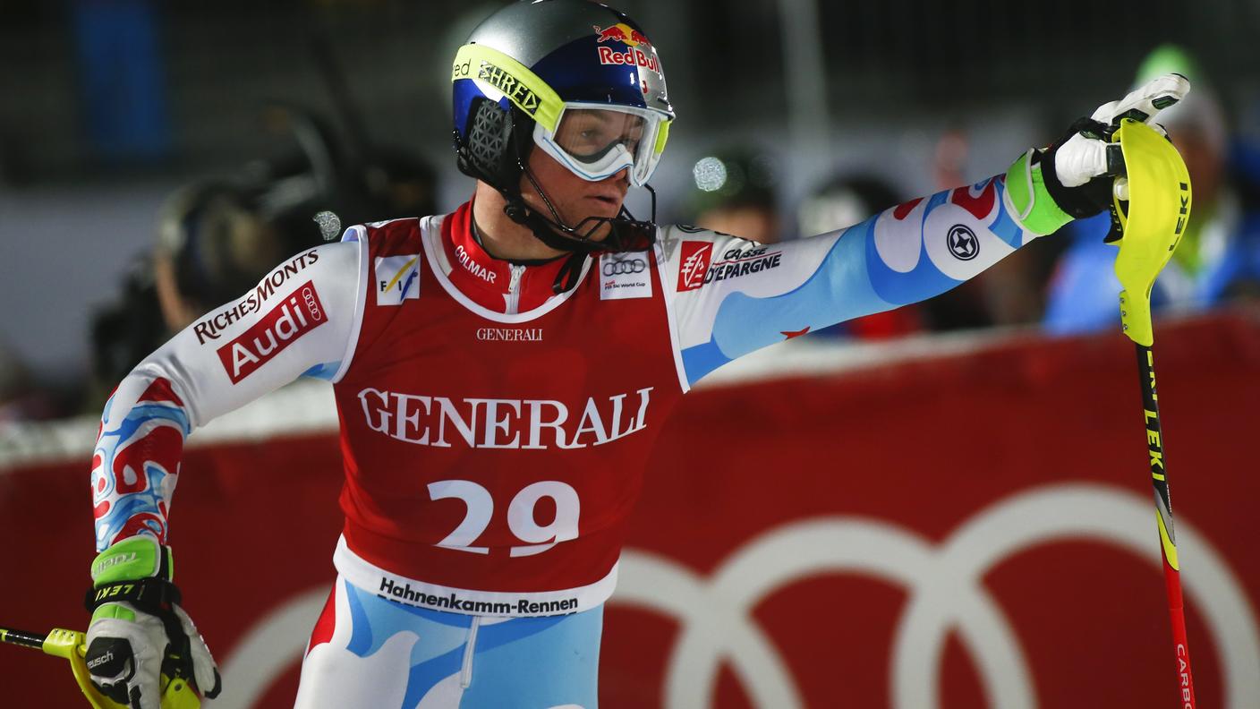 Il francese al termine dello slalom in notturna