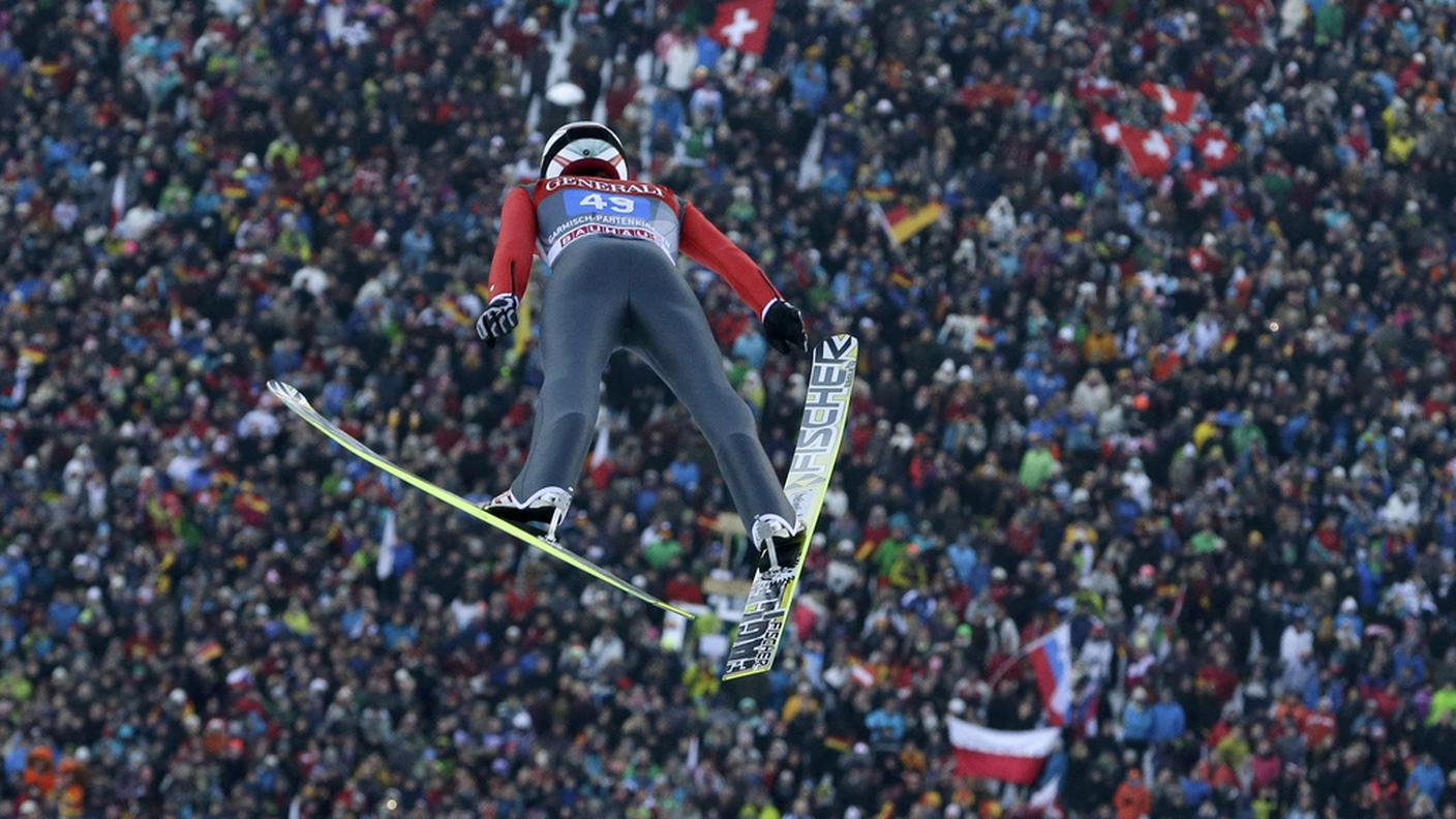 In volo dal Grosse Olympiaschanze