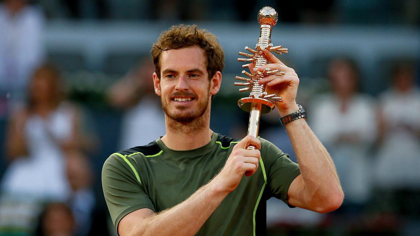 Murray alza il trofeo del Master 1000 di Madrid