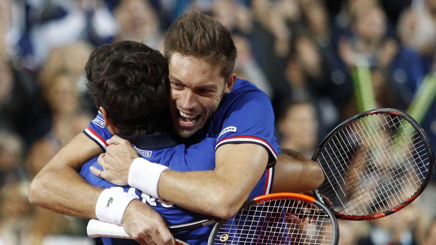 Mahut e Herbert festeggiano la vittoria sulla coppia serba