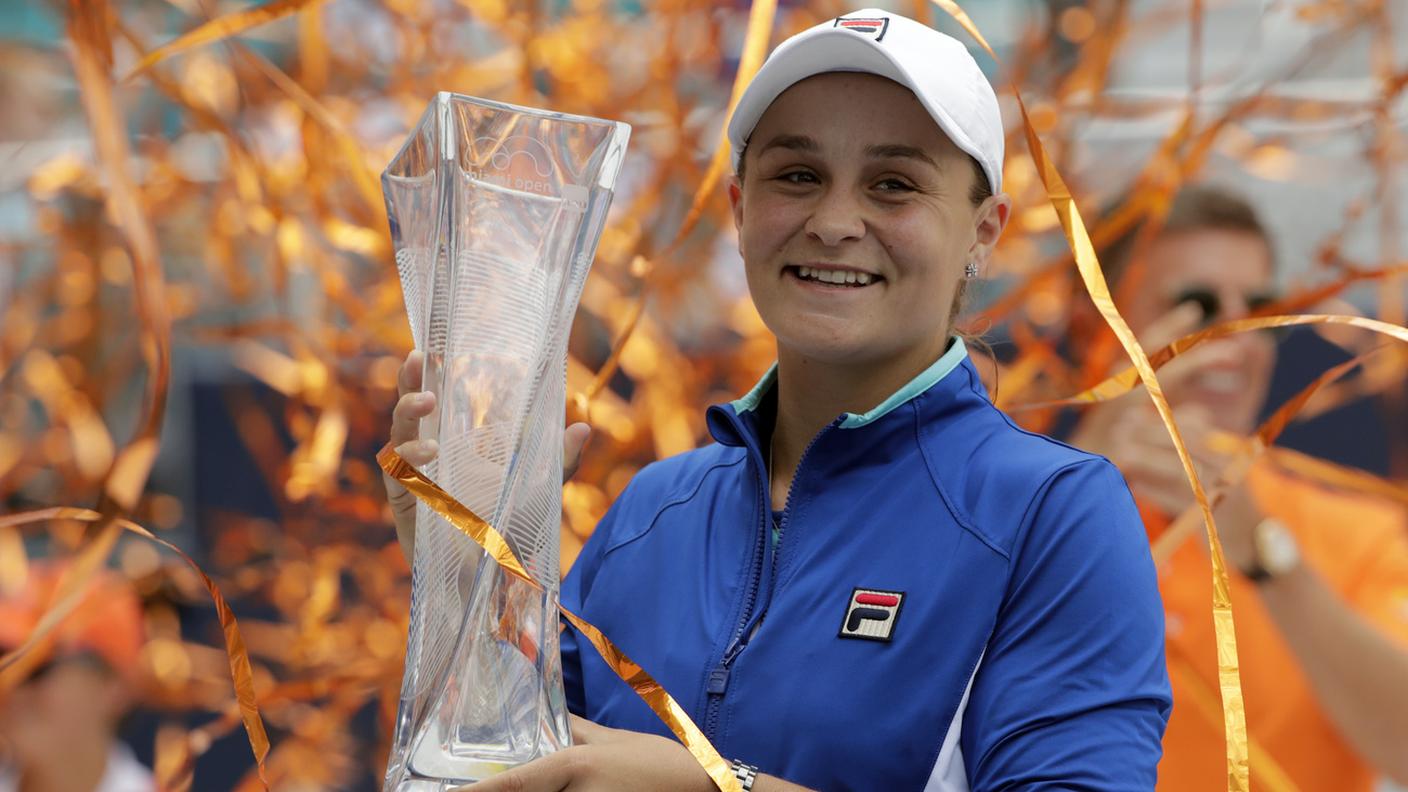 La 22enne immortalata con il trofeo