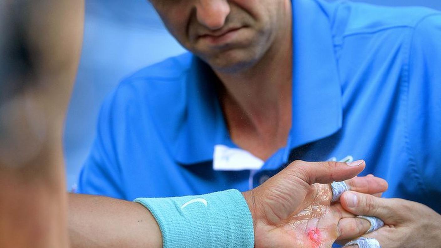 Nadal alle prese con le vesciche alle mani