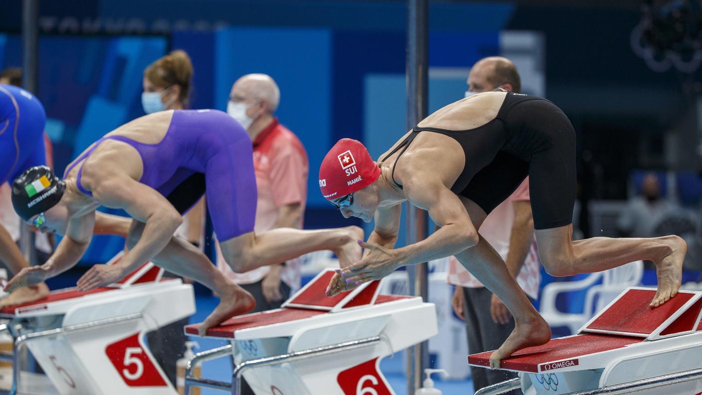 Il tuffo della 22enne 