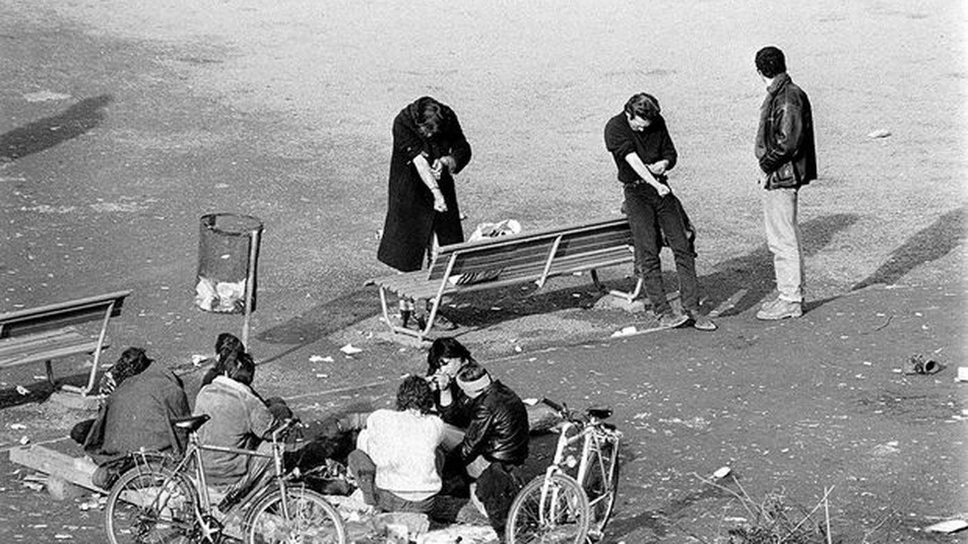 La scena aperta della droga a Platzspitz, fotografia del 1990