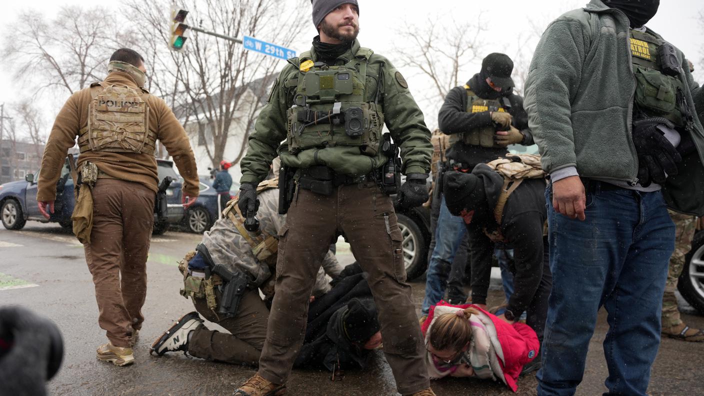 Arresti da parte degli agenti dell'ICE a Minneapolis