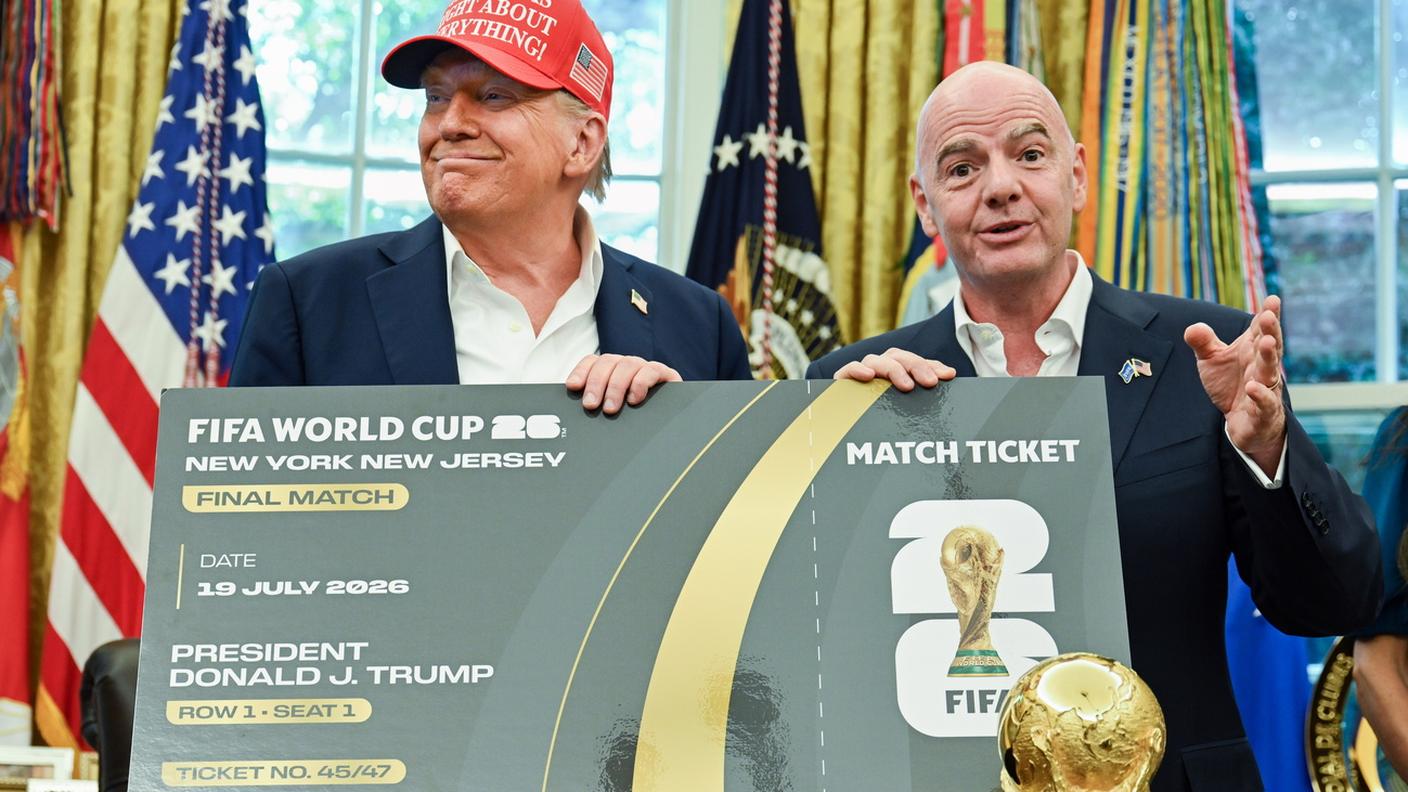 Donald Trump e il presidente FIFA Gianni Infantino, 2025