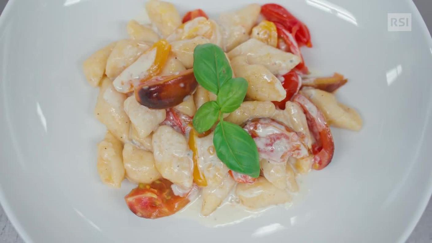 Gnocchetti alla farina di polenta bianca con pomodorini e salsa al blu ticinese 