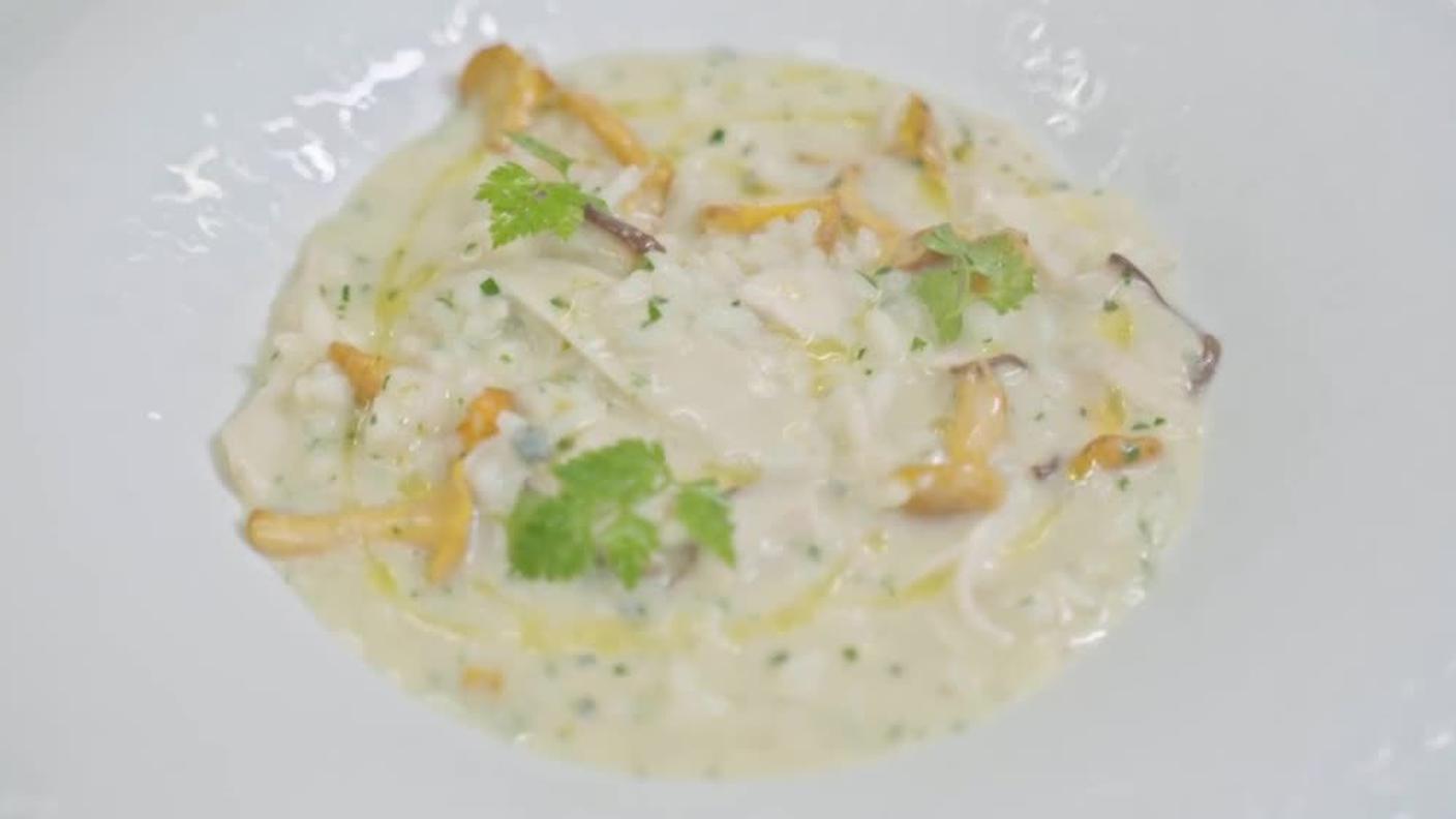Risotto ai funghi e blu ticinese - Porto Pojana Ristorante Terminus - Chef Andrea Levratto