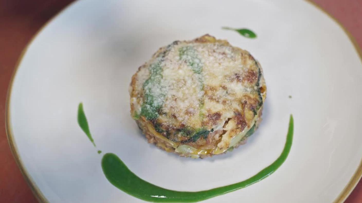 Lasagna con ragù di cotechino e borragine - Trani - Chef Andrea Vismara