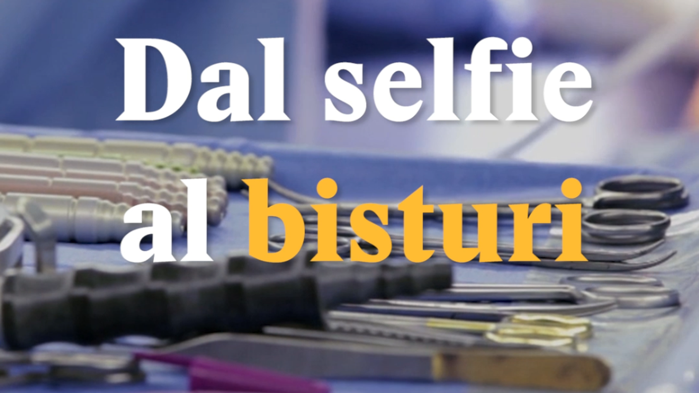 Dal selfie al bisturi foto